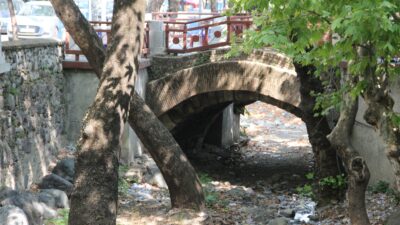Manisa’nın tarihi köprüleri beton altında kaldı