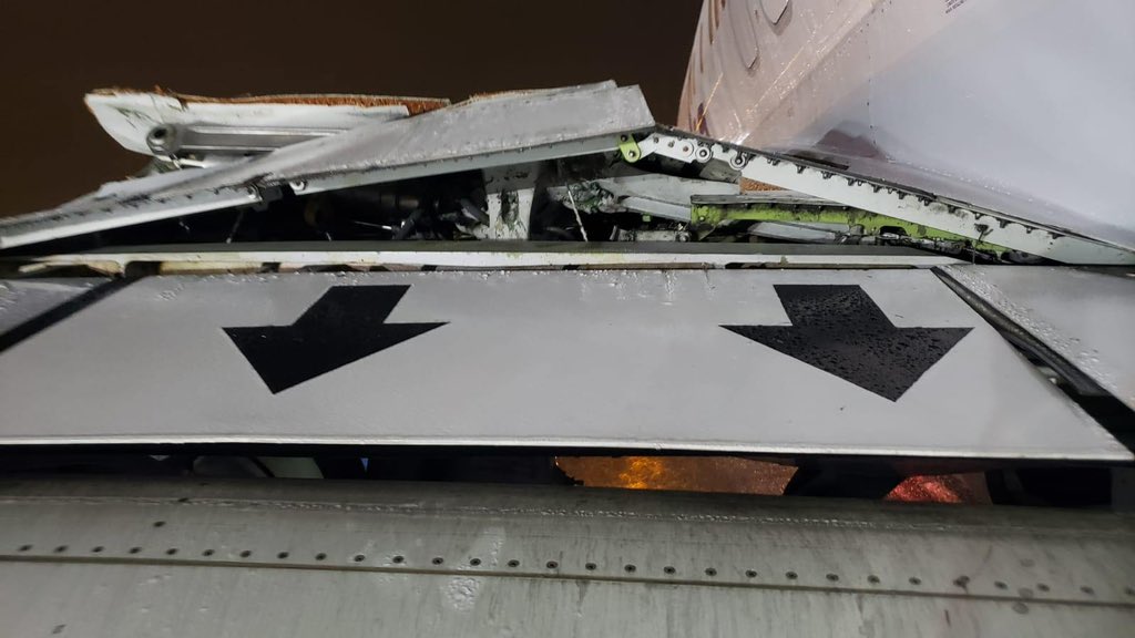 ABD’de fırtına nedeniyle sert iniş yapan uçakta ağır hasar
