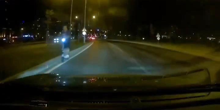 Bursa trafiğinde tehlikeli anlar: Uyarıları önemsemedi bile!