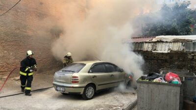 Bursa’da park halindeki otomobil alevlere teslim oldu