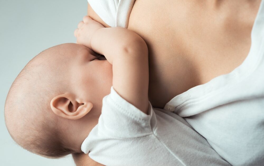 Bebeklere ilk 6 ay sadece anne sütü