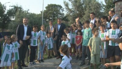 Başkan Dündar çocuklarla masal bahçesini gezdi