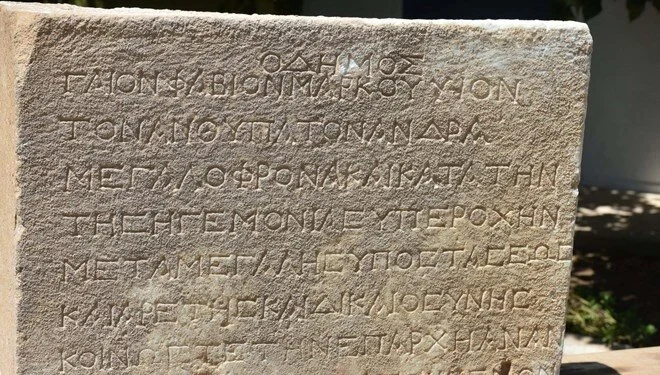 Metropolis Antik Kenti’nde 2 bin yıllık yazıt bulundu