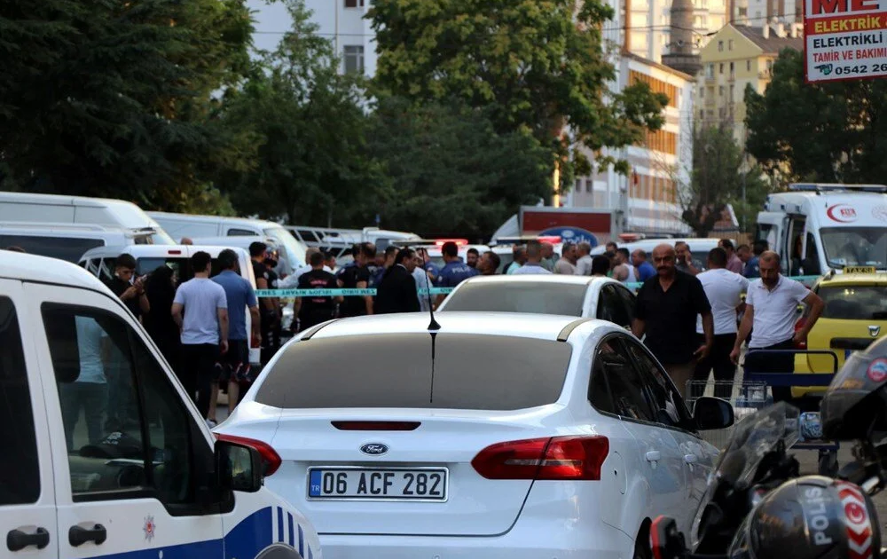 Kayseri’de kıraathaneye silahlı baskın: 1’i polis 2 yaralı