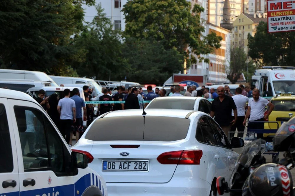 Kayseri’de kıraathaneye silahlı baskın: 1’i polis 2 yaralı