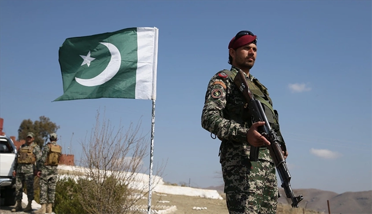 Pakistan’da bombalı saldırı: 7 ölü