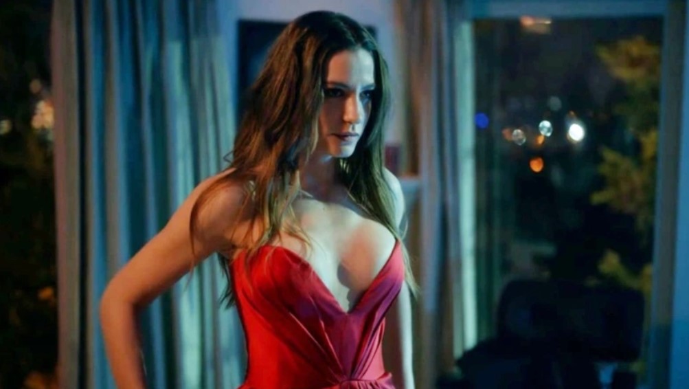 Serenay Sarıkaya’dan flaş karar!
