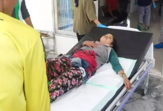 90 dakika boyunca timsahın ağzında mahsur kaldı