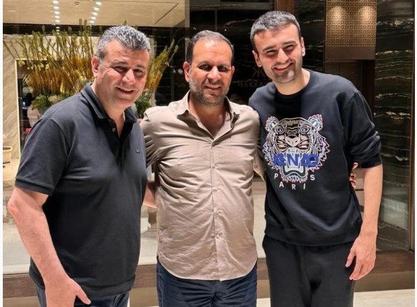 CZN Burak ile Babası arasında mutlu son CZN Burak ile Babası arasında mutlu son