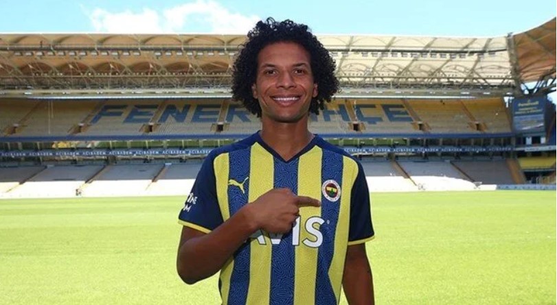 Fenerbahçe’de bir ayrılık daha