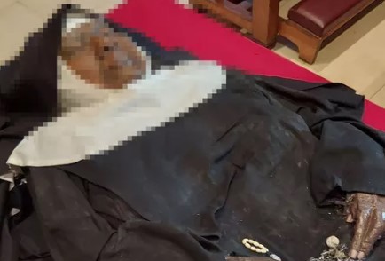 Rüyasında gördü! Definden 26 yıl sonra mezarından çıkarttı