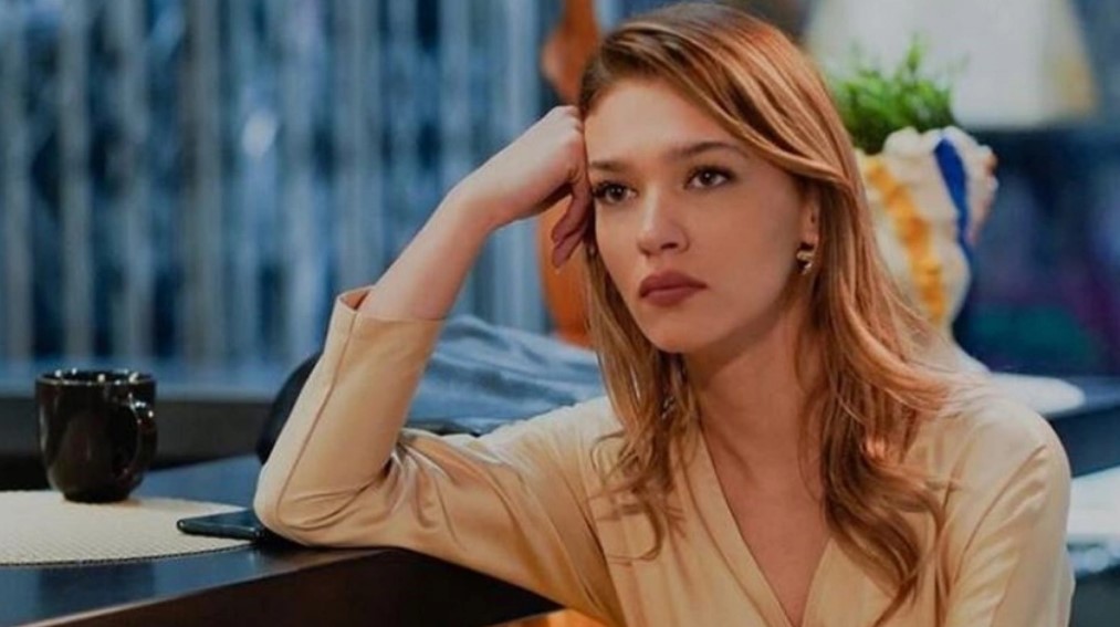 Oyuncu Melisa Döngel, göz altına basur kremi sürdüğünü açıkladı