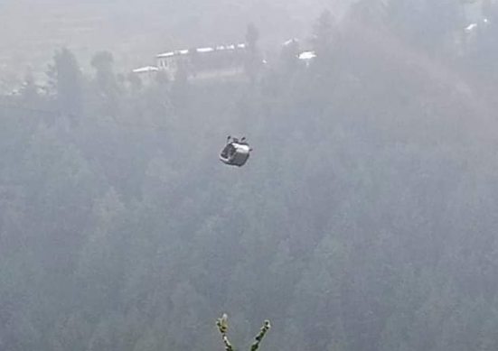 Pakistan’da 8 kişiyi taşıyan teleferik 274 metre yükseklikte asılı kaldı