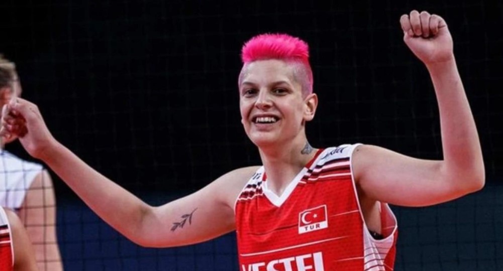 Ebrar Karakurt Azerbaycan Kadın A Milli Voleybol Takımı ile dostluk fotoğrafı paylaştı