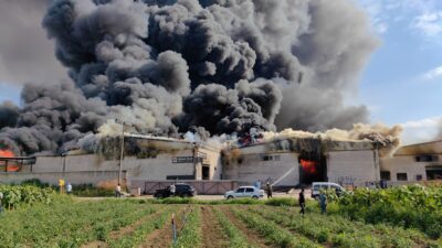 Bursa’da büyük yangın: Alevler birden fazla fabrikaya sıçradı!