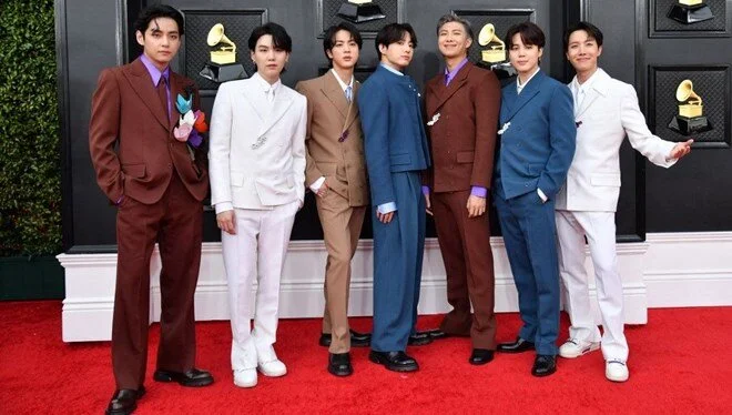 K-Pop grubu BTS üyelerinden Suga askere gidiyor