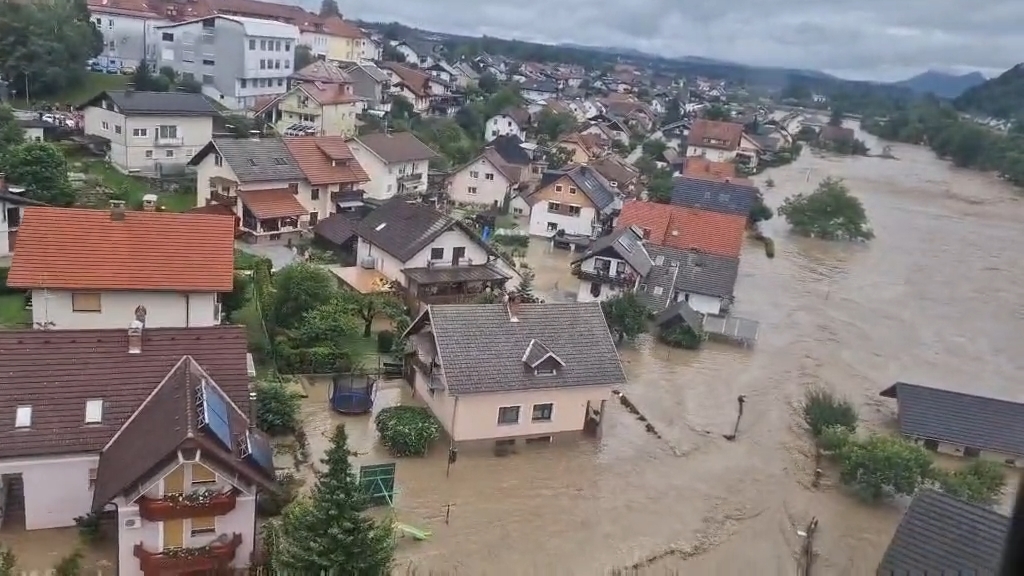 Slovenya’da bir günde yağan rekor yağış sele neden oldu