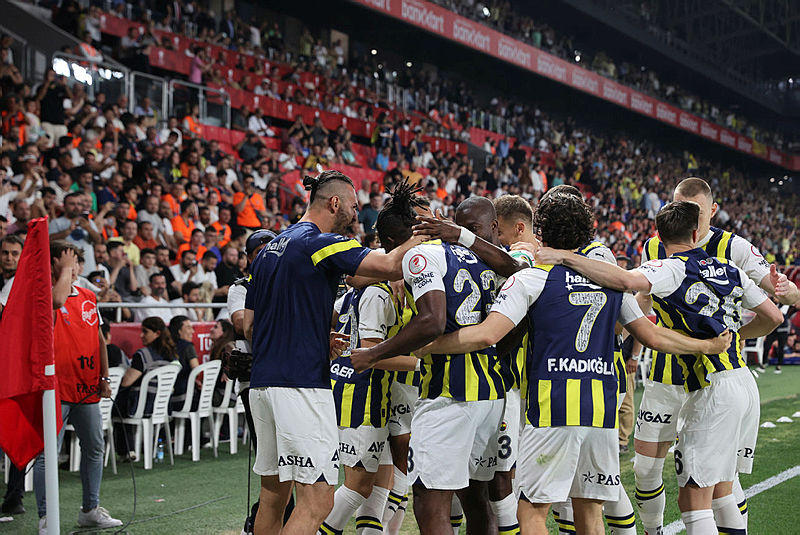 Fenerbahçe’ye futbolcu satışından para yağdı