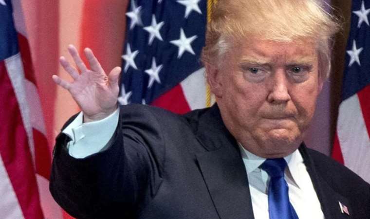 Trump’ın parmak izleri alay konusu oldu!