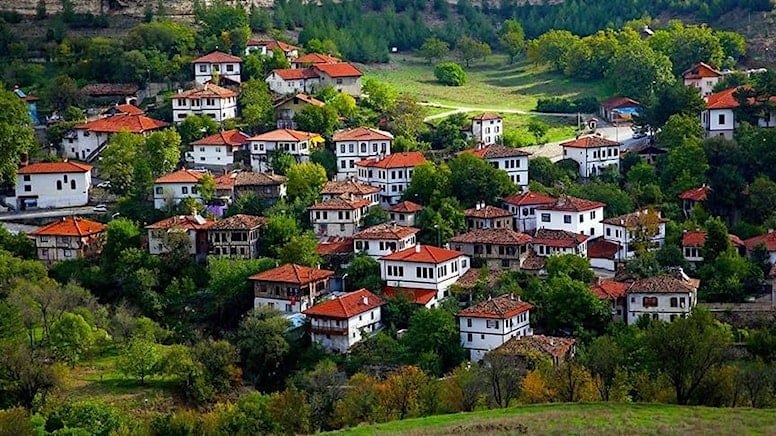 Geçmişin tarihi havasını derinden hissettiren Osmanlı ilçeleri