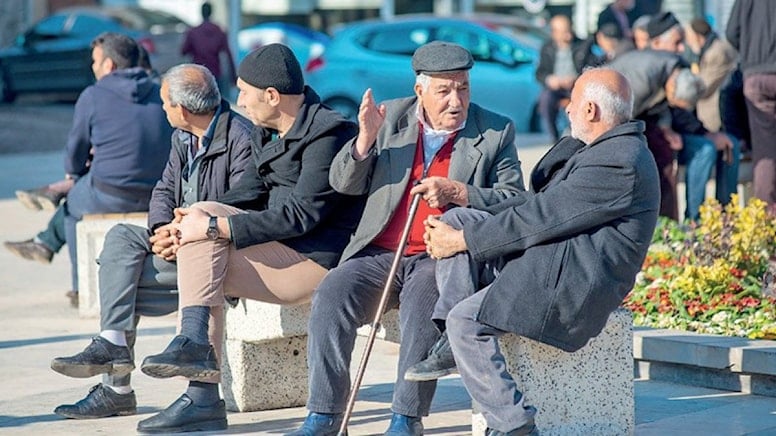 Emekliye zammı kaşıkla verip kepçeyle aldılar