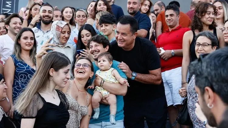 Acun Ilıcalı 1100 çalışanını tatile götürdü