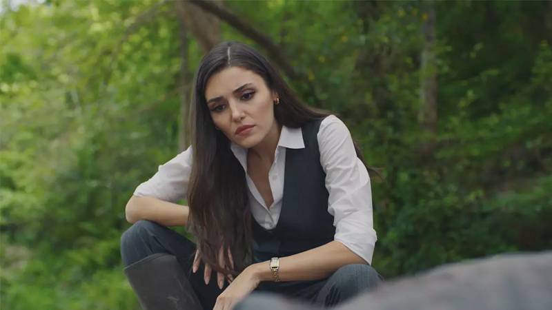 Oyunculuğu eleştiri alan Hande Erçel’in yönetmeninden övgü dolu sözler