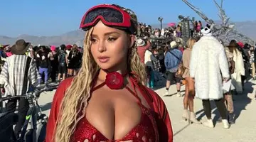 Demi Rose festival tarzıyla olay oldu!