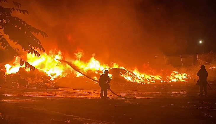 İstanbul’da geri dönüşüm sahasında yangın