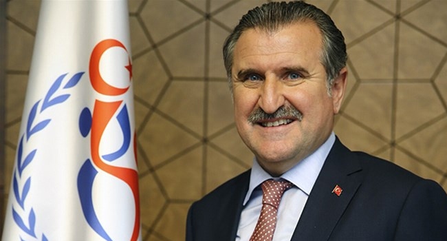 Bakan Bak, İşitme Engelliler Güreş Milli Takımı’nı tebrik etti