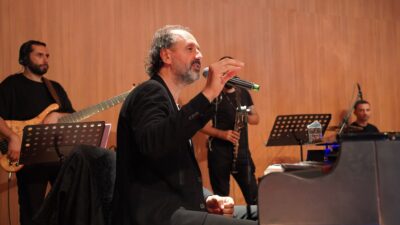 Orhangazi’de kurtuluş yıldönümü etkinlikleri Yücel Arzen konseri ile başladı