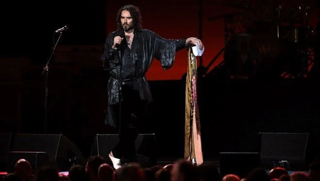 Russell Brand’e tecavüz ve taciz suçlaması