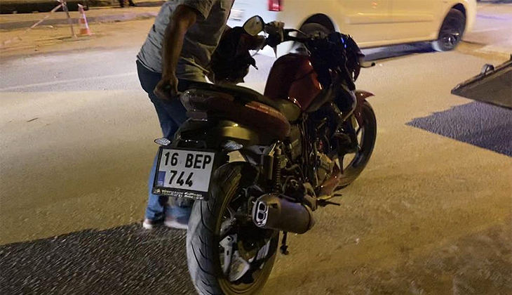 Bursa’da otomobil ile çarpışan motosikletli hayatını kaybetti
