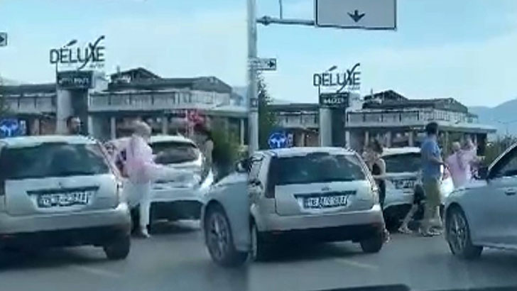Bursa’da kadın sürücüler birbirine girdi!