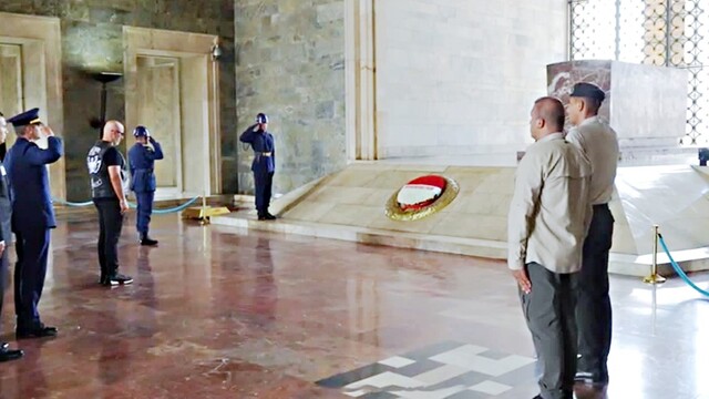 ‘Atatürk’ filminin yönetmeni Anıtkabir’de