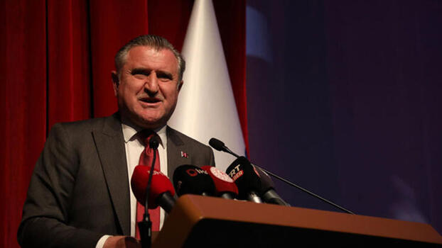 Bakan Bak’tan milli yüzücü Ada Zehra Anlatıcı için tebrik mesajı