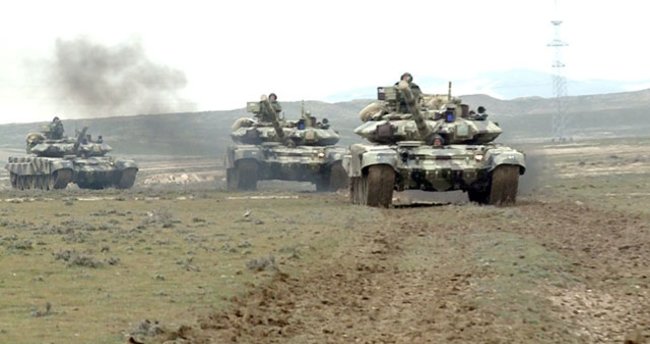 Azerbaycan’da askeri tatbikatlar devam ediyor
