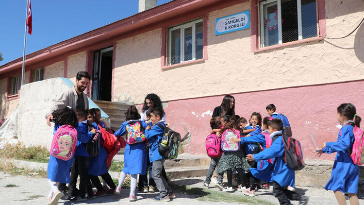 Eskişehirli Şebnem öğretmen: Gerçek sevgiyi Van’daki çocuklarda tattım