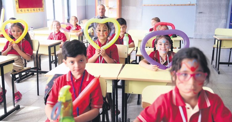 Minikler için ders zili çalıyor