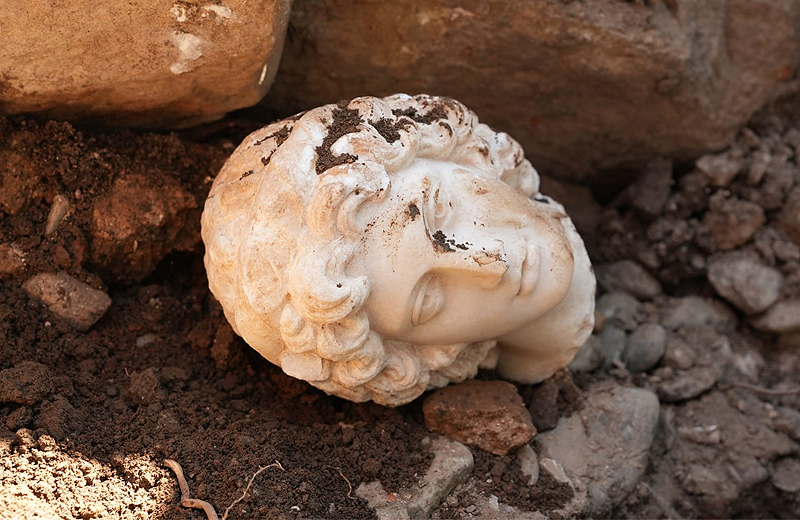 Antik kentte Büyük İskender’e ait heykel başı bulundu