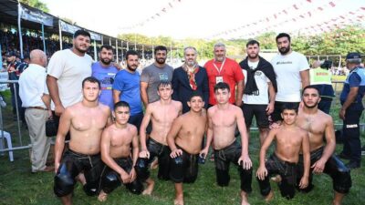 Bursa Büyükşehir Belediyesporlu güreşçiler madalyayla döndü