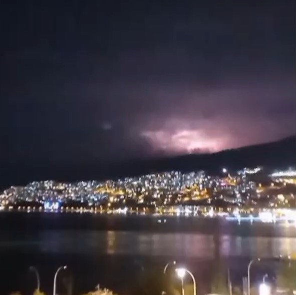İstanbul’daki şimşekler Bursa’dan görüldü!