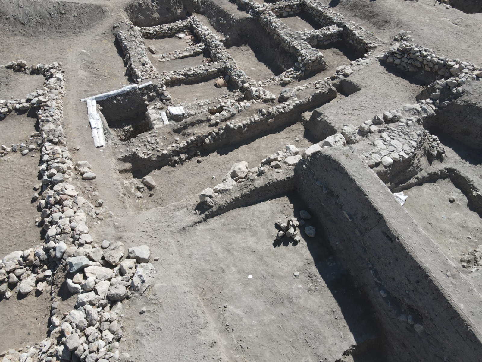 Anadolu tarihine ışık tutan Eskiyapar Höyük’te 3 bin 500 yıllık yapı gün yüzüne çıkıyor