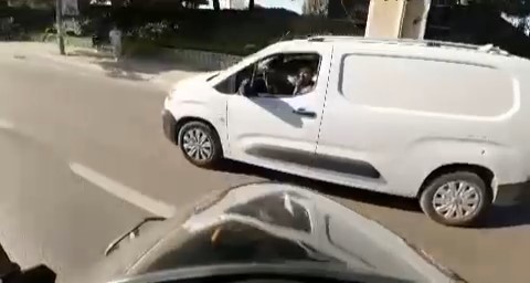 Hem suçlu hem güçlü! Bursa trafiğinde ilginç anlar!