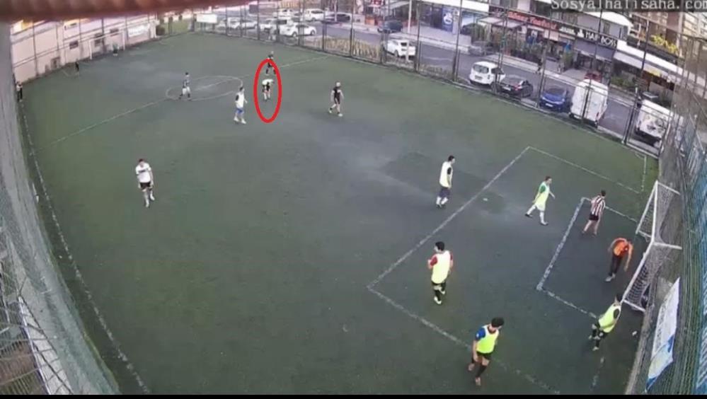 Bursa’da halı sahaya giden genç kalp krizi geçirdi!