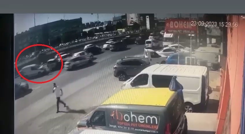Bursa’da dört araç birbirine girdi… Kaza anı kamerada!