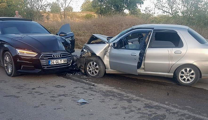 Bursa’da korkutan kaza: 2 otomobil kafa kafaya çarpıştı