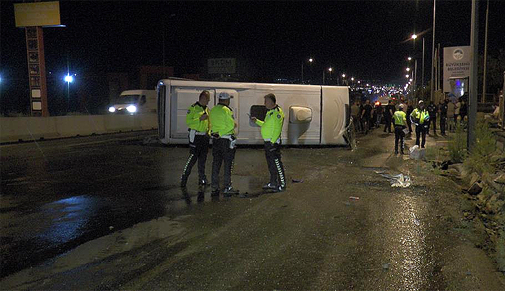 İşçileri taşıyan midibüsün devrildi: 6 yaralı