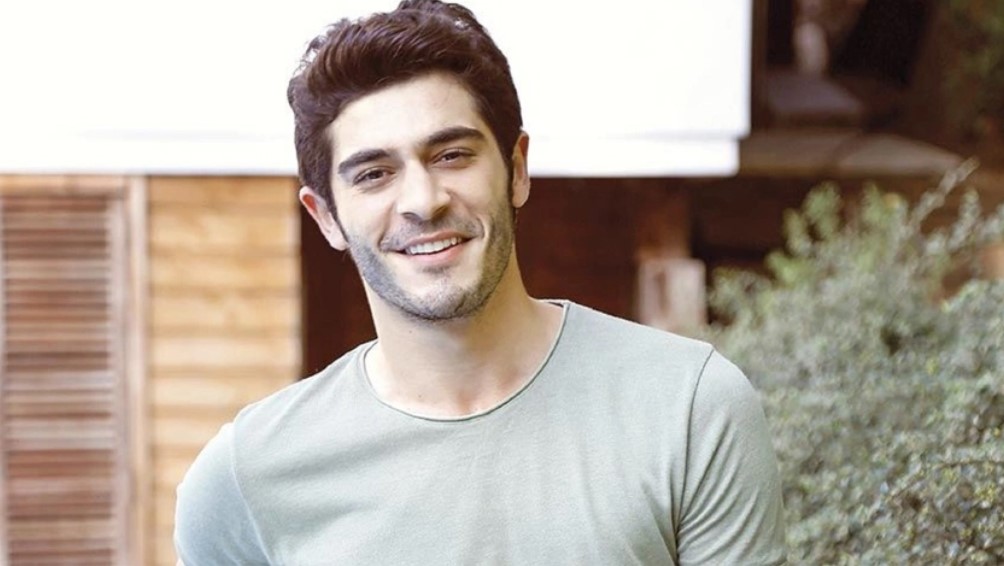 Bambaşka Biri dizisinin Kenan’ı Burak Deniz’in yeni sevgilisi tanıdık çıktı