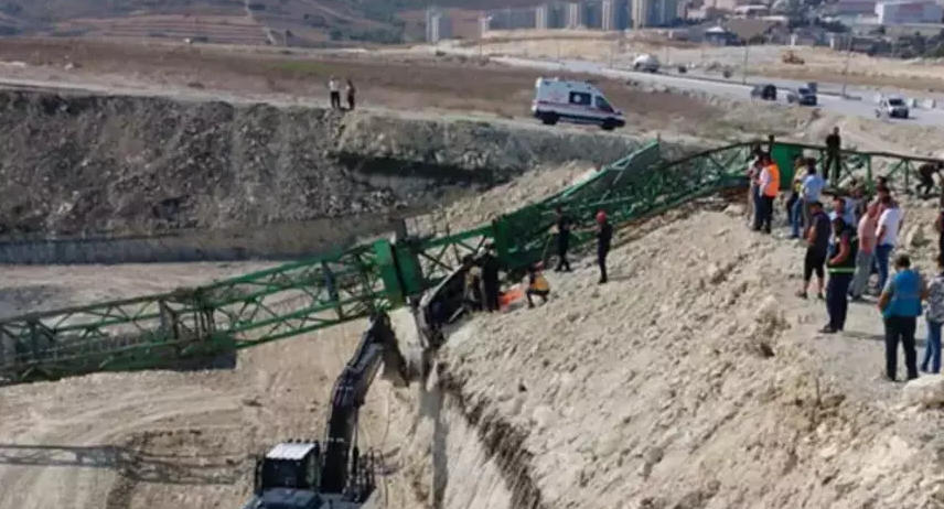 İnşaat alanında kaza: Vinç devrildi, 1 kişi hayatını kaybetti